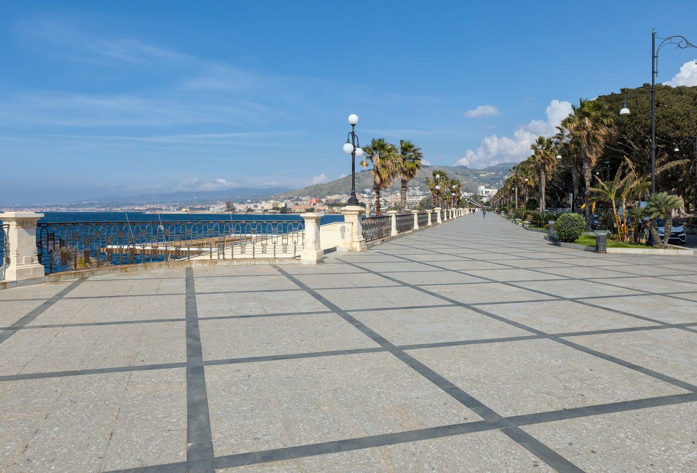 Reggio Calabria как южный вход и связь со Strait of Messina