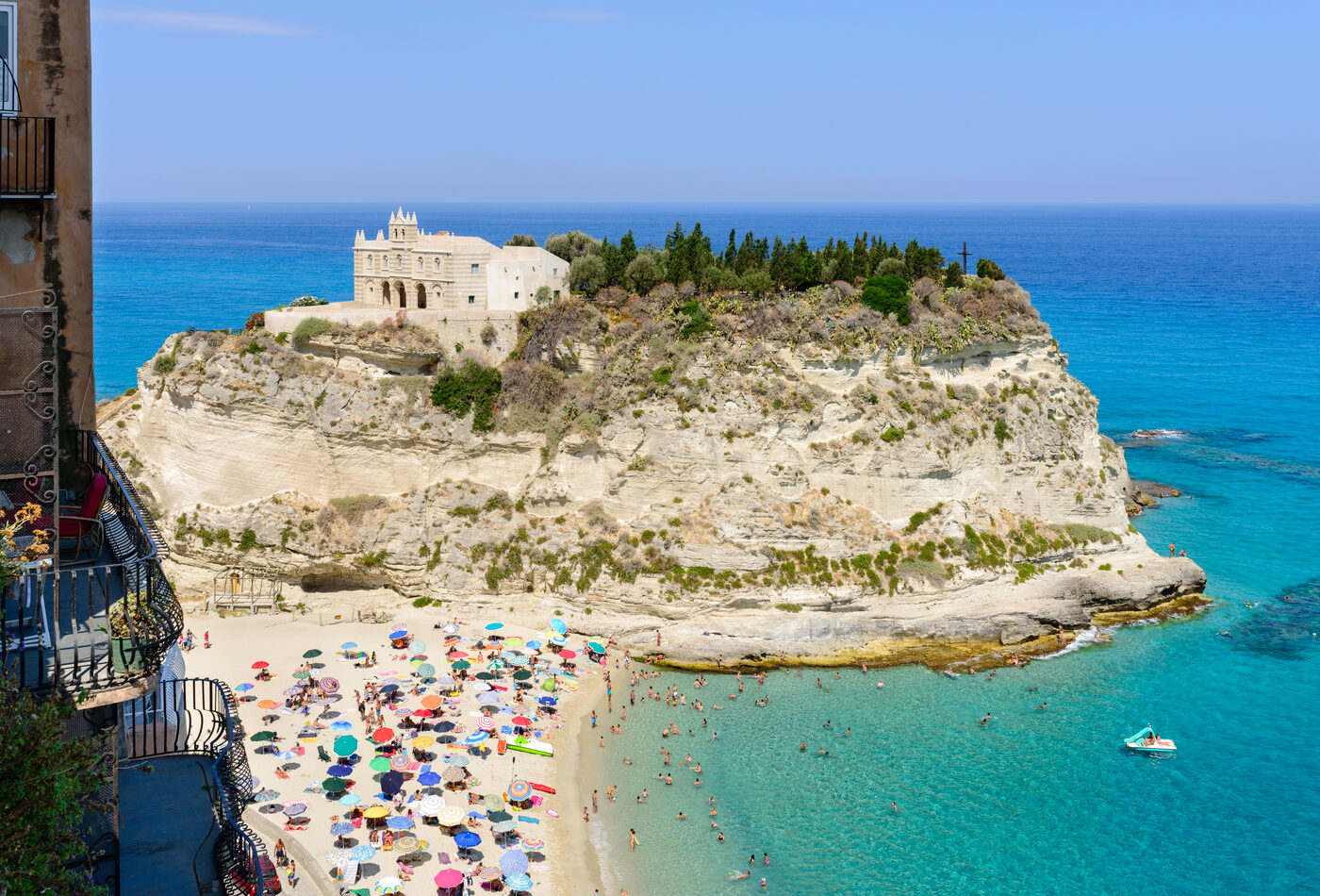Tropea и Tyrrhenian coast в теплый сезон
