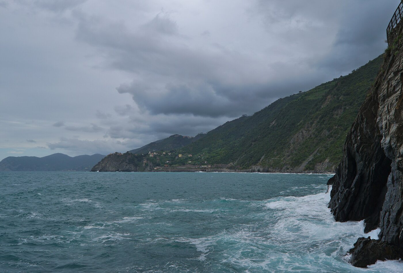 Cinque Terre требует проверки trail status, поезд pass и погоды