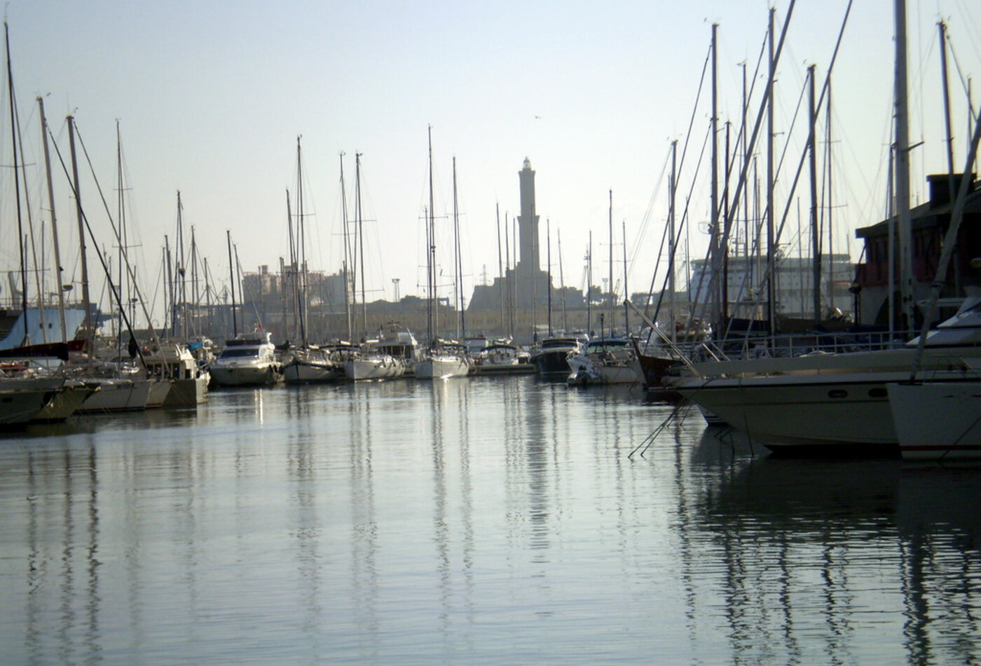 Genoa old port и maritime city route
