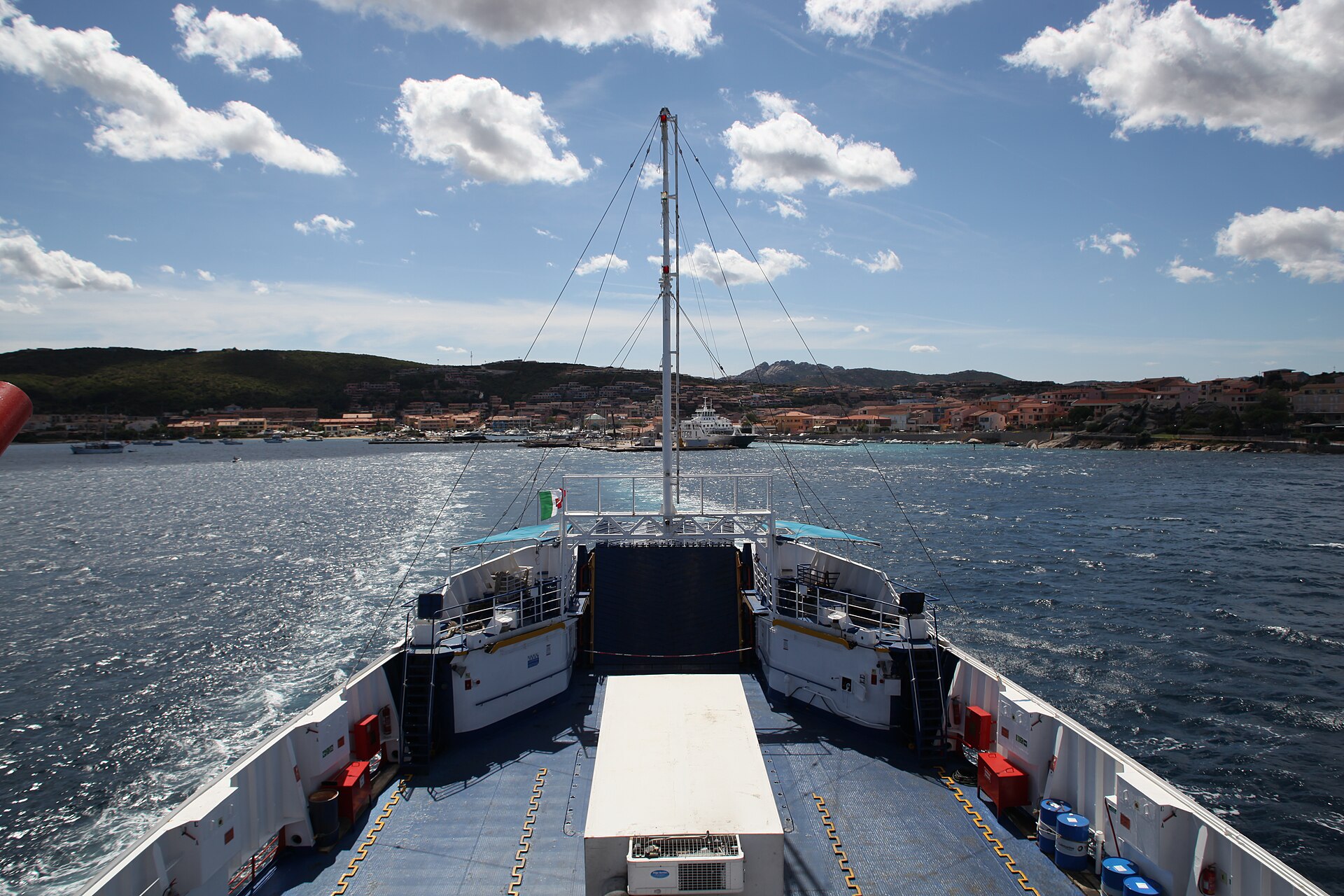 паром-связки Sardinia с материковой Италией