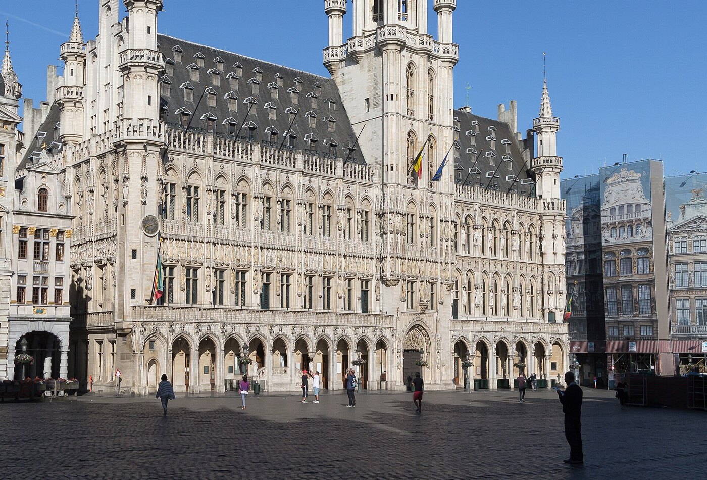 Brussels Grand Place и city budget Belgium