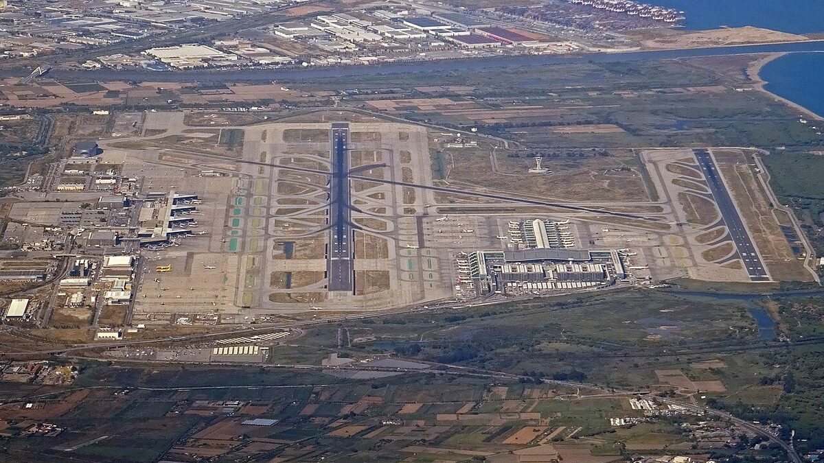 Barcelona El Prat аэропорт как основной вход